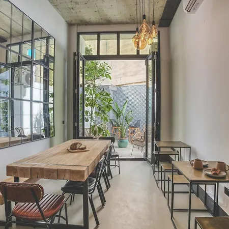 Отель The Bear And Ween Сент Джулианс