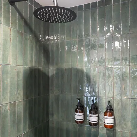 The Bear And Ween Отель *