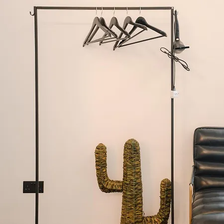 Отель The Bear And Ween