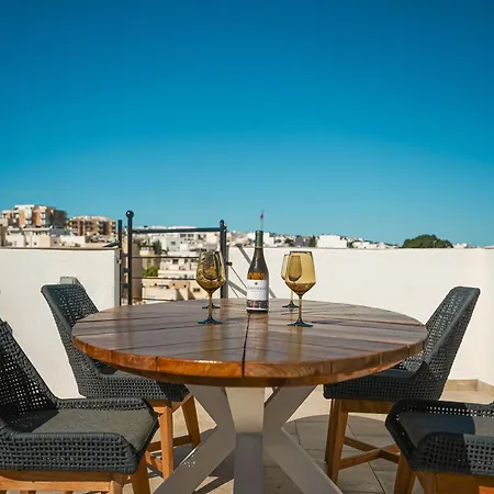 The Bear And Ween Отель