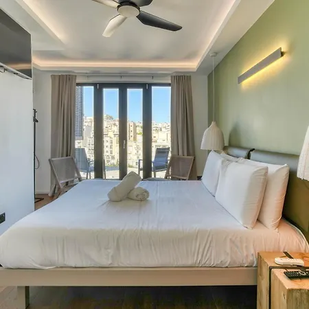 Отель The Bear And Ween *