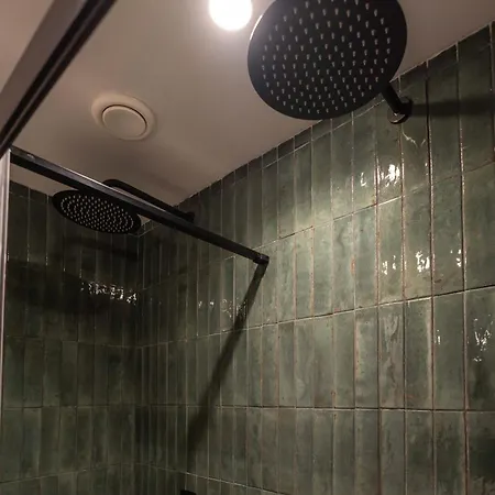 The Bear And Ween Отель