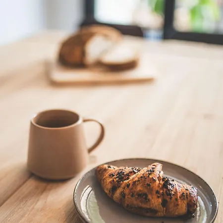 Отель The Bear And Ween *