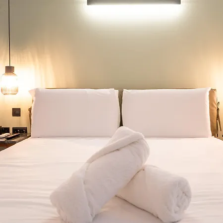 Отель The Bear And Ween