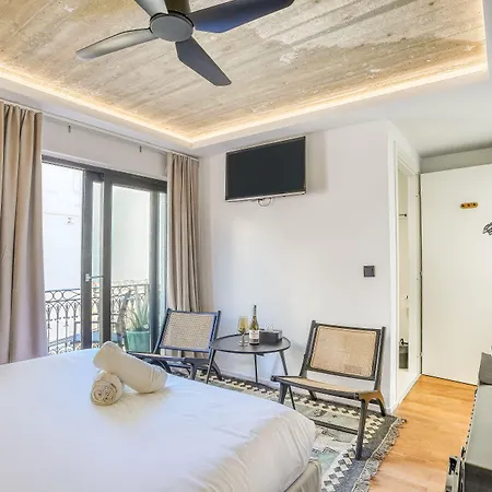 Отель The Bear And Ween *