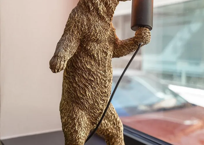 The Bear And Ween Hotel *