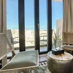 The Bear And Ween Hotel