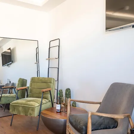 The Bear And Ween Hotel