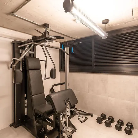 The Bear And Ween Hotel *