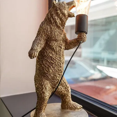 The Bear And Ween Hotel *