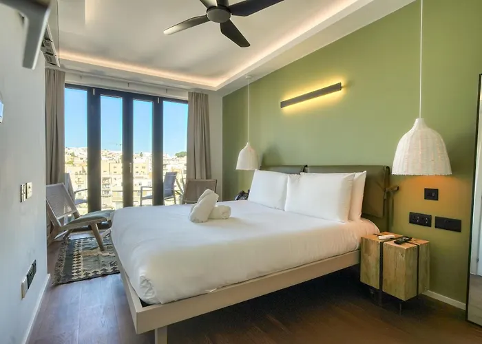 The Bear And Ween Hotel