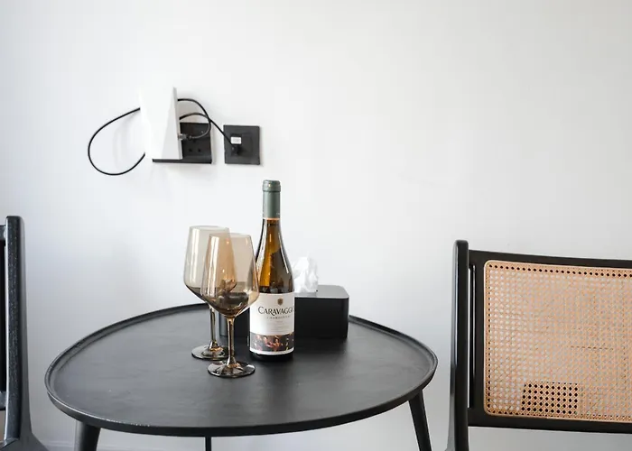 Отель The Bear And Ween