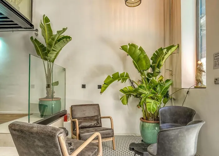 The Bear And Ween Hotel *