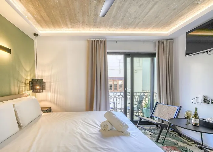 Отель The Bear And Ween *