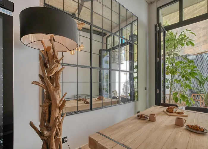 Отель The Bear And Ween