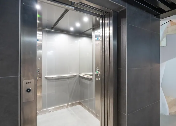 Отель The Bear And Ween