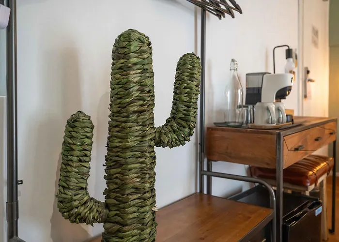 Отель The Bear And Ween Сент Джулианс