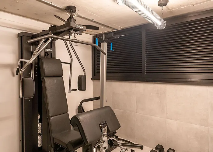 The Bear And Ween Hotel *