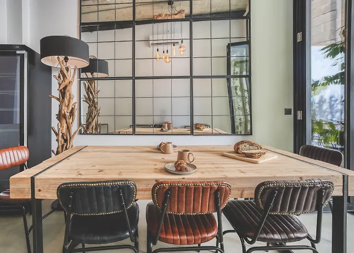 Отель The Bear And Ween