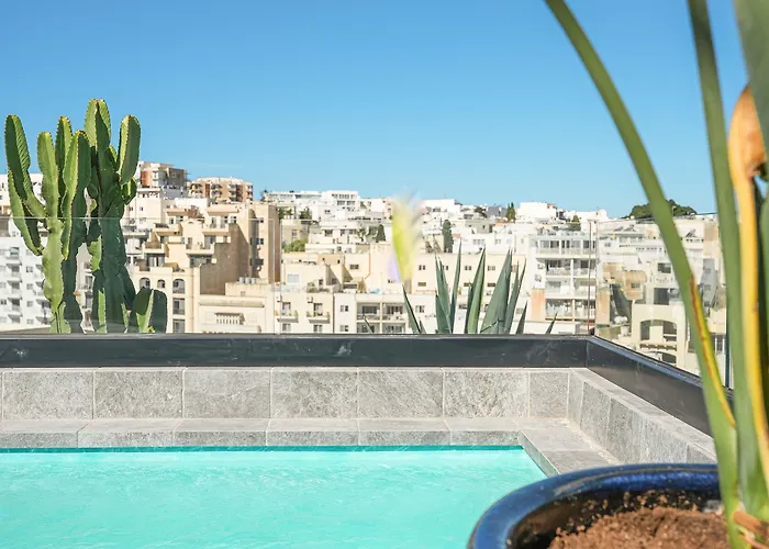 The Bear And Ween Hotel *