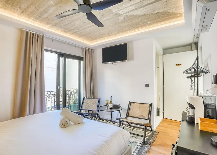 Отель The Bear And Ween *