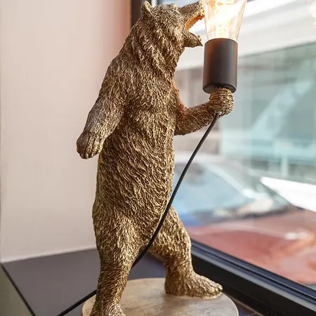 The Bear And Ween Hotel *