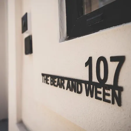 The Bear And Ween Hotel *