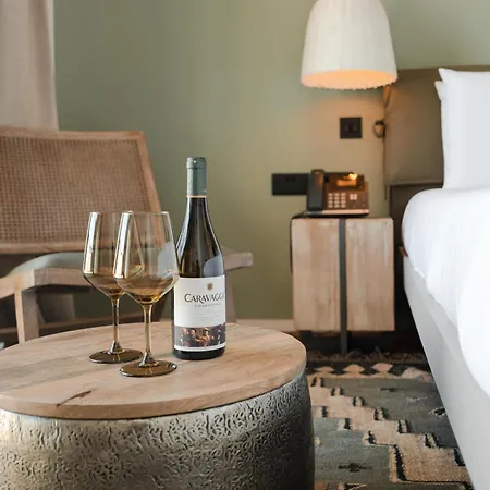 The Bear And Ween Hotel *