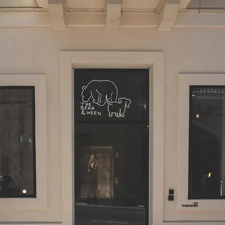 The Bear And Ween Hotel *