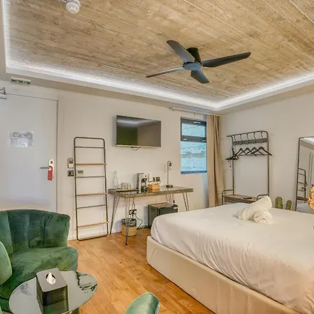 Hotel The Bear And Ween *